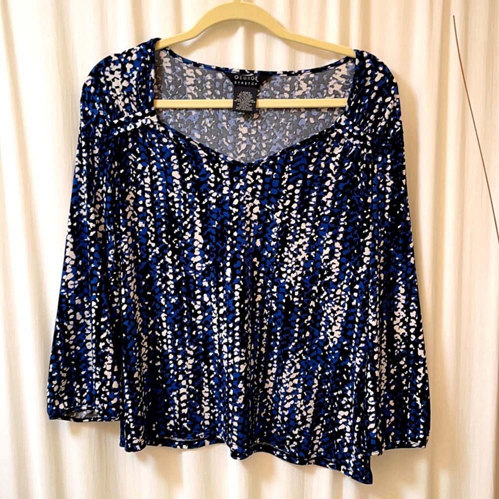 Great Black, Blue and White XL Top. Scoop Neck. 3/4 length sleeves.